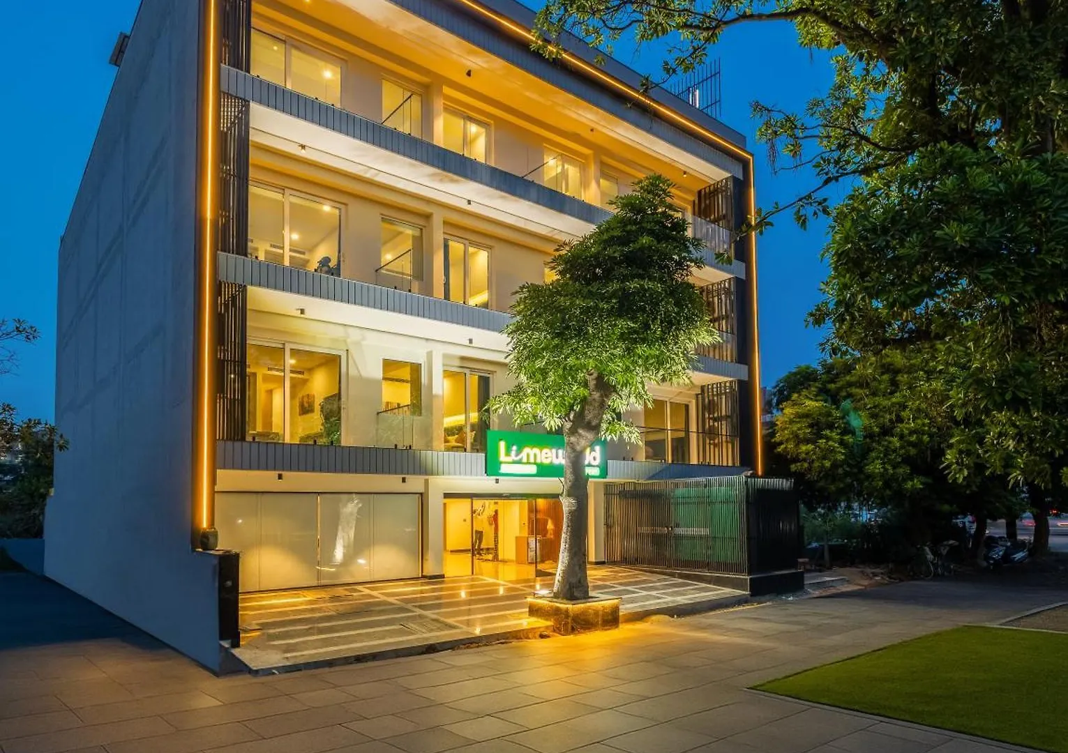 Limewood Stay Signature - Golf Course Extension Road Gurgaon