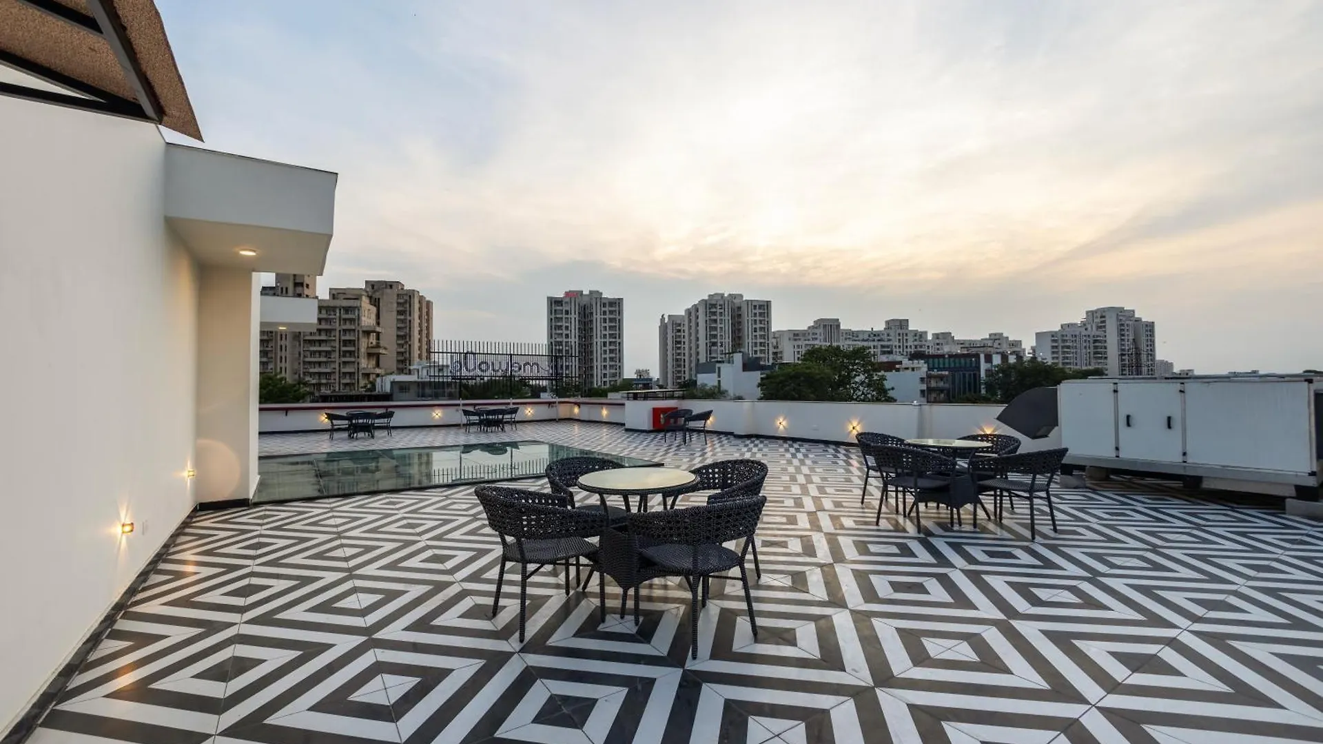 Limewood Stay Signature - Golf Course Extension Road Gurgaon